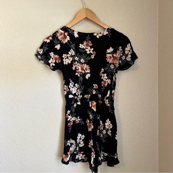 American Eagle Outfitters Black Floral Tie Front Cutout Romper, Size X-Small - Picture 3 of 8